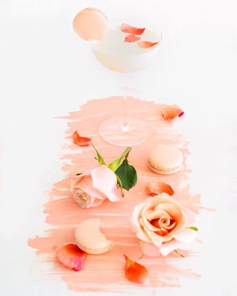 SugarAndCloth's tweet photo. It doesn’t get more romantic than a macaron cocktail with a touch of color blocking, if you ask me! Unless you added some sort of unicorn e… https://t.co/AtvW32AGiK