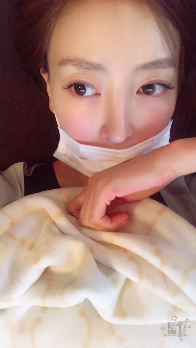 渡辺舞 今年に入って既に4回目の蕁麻疹 食べ物とかじゃなくて韓国の薬と市販の薬が合わないみたい 抗生物質を身体が受け付けないって大変だよね 2日続けて解毒剤投与中 ほっぺがおてもやん 渡辺舞 今年に入って既に4回目の蕁麻疹 食べ物とかじゃなくて韓国の薬と市販の薬が合わないみたい 抗生物質を身体が受け付けないって大変だよね 2日続けて解毒剤投与中 ほっぺがおてもやん
