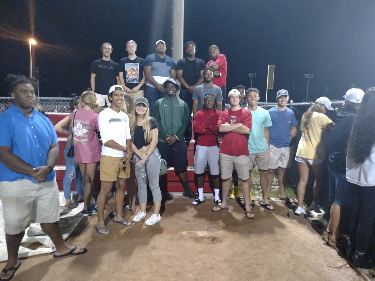 BayHS_Athletics's tweet photo. Thanks to our some of our most recent alumni for supporting the guys tonight. #lovealumni https://t.co/Iuj5RKBv6s