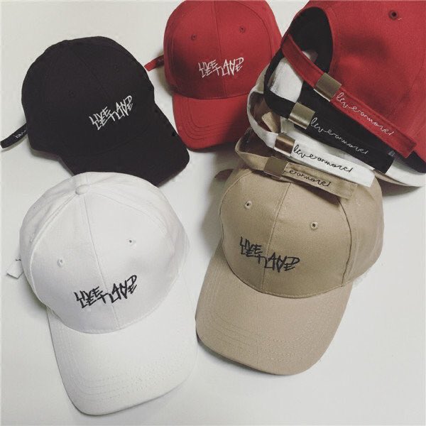 shopbytinggg's tweet photo. [Pre-order] CP51 #หมวก LIVE AND LIVE
Color: ดำ/ขาว/แดง/กากี
Price: 190 บาท
#tscap https://t.co/dA9x96PHdn