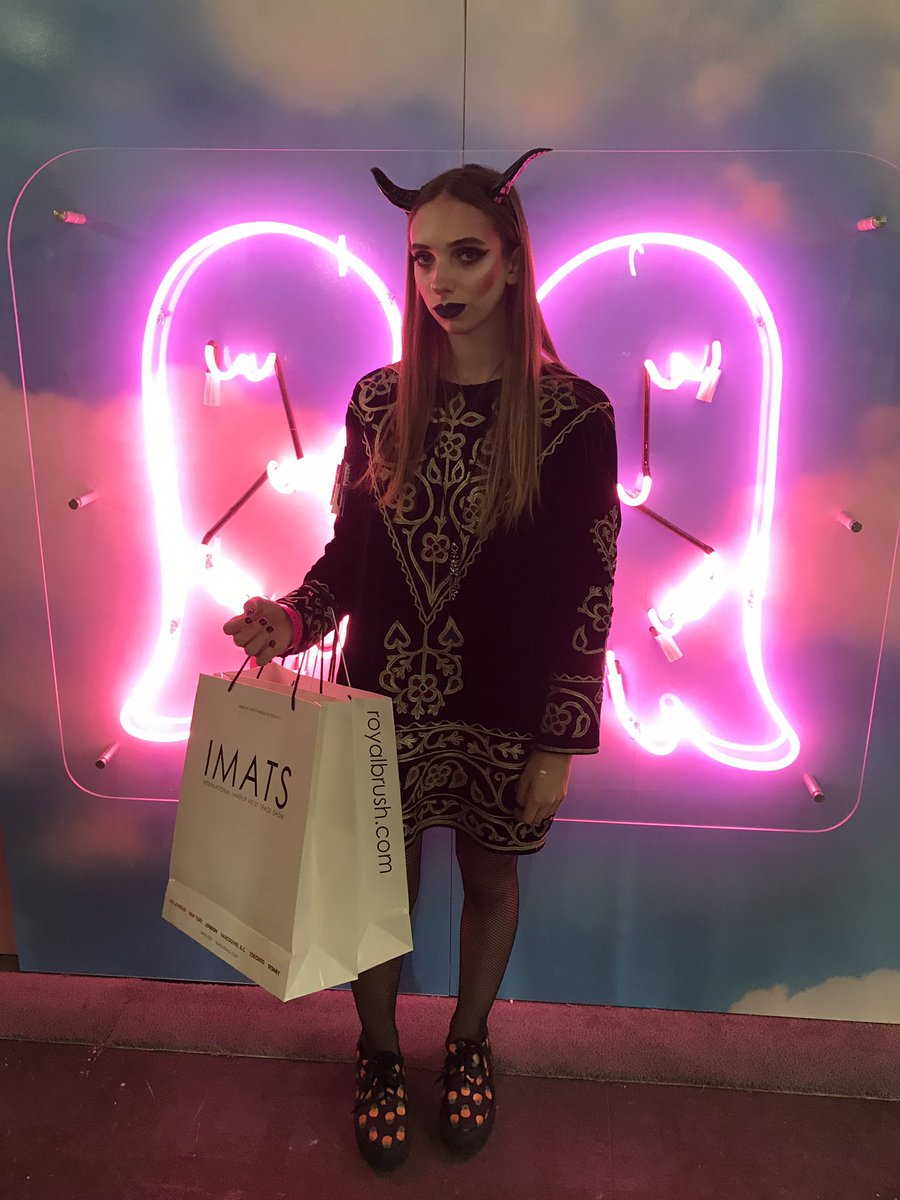 walkingsoundbox's tweet photo. Missing #IMATS https://t.co/ZXjdAQCA0Q