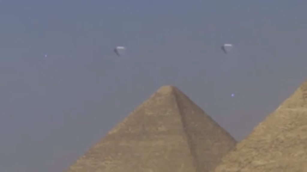 ScreamStreams's tweet image. Most Mysterious #Ufo Sightings | Real Aliens Caught ... - #@HU819K# #@scaryvideos# #Alien #Alien2016 #Alien2017 - screamstreams.com/most-mysteriou…