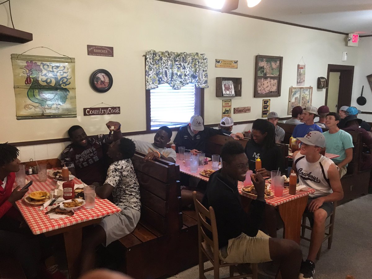 theonlyBA10's tweet image. Gr8 night of BBQ and fellowship with @_MCHSBaseball don't be distracted from the mission! #onepitch #oneinning #onegame #atAtime #teamovrme