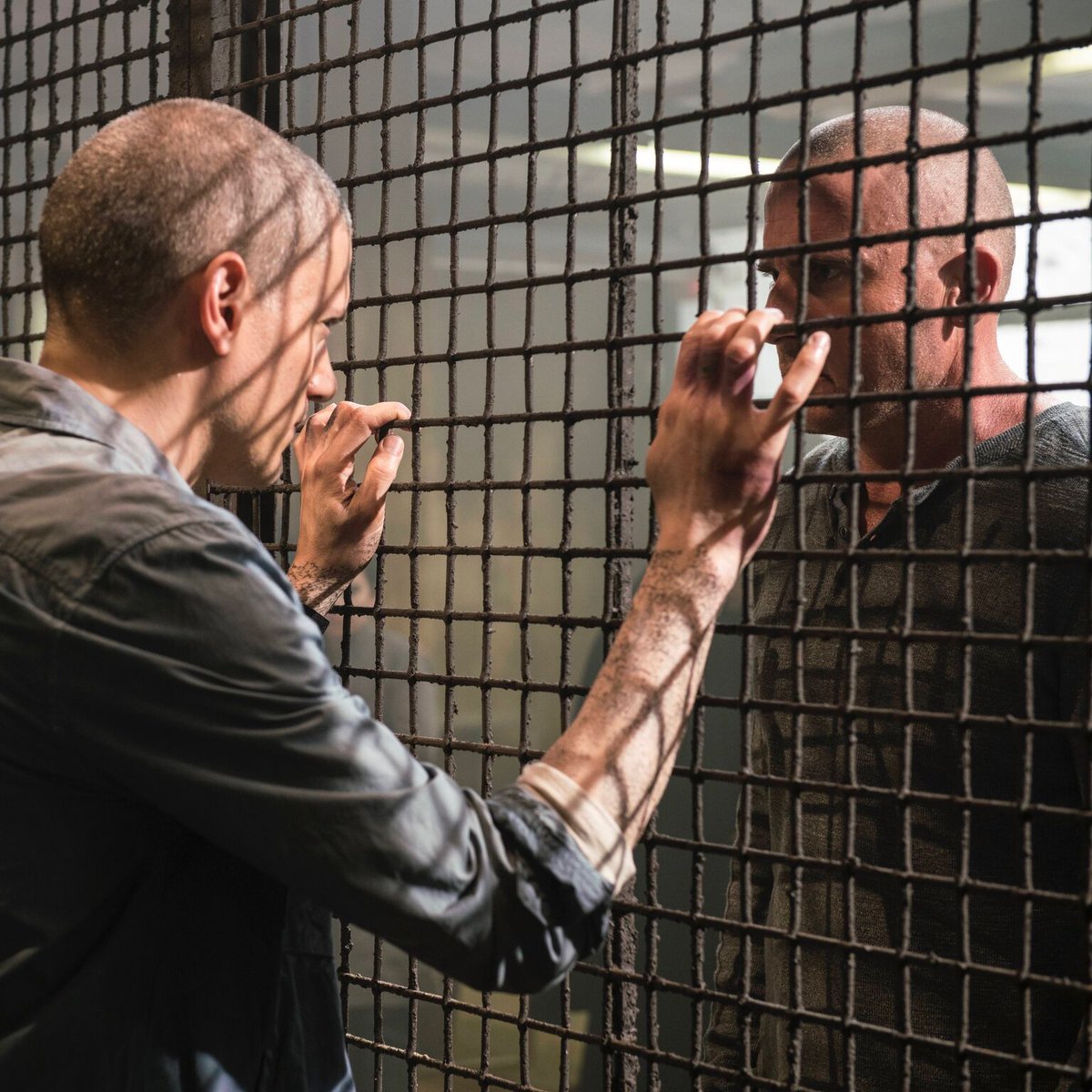 Last chance! RETWEET and we may follow you. #PrisonBreak