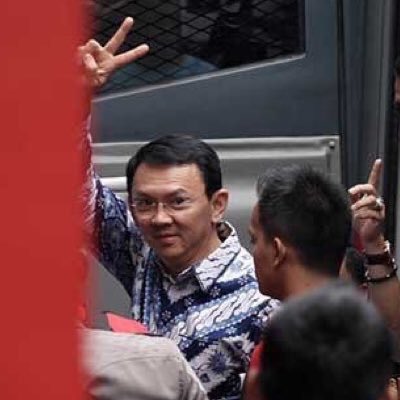 Kecewa dgn <a href="/jokowi/">Joko Widodo</a> lantas membiarkan kaum tiran &amp; koruptor menguasai negara sama saja dgn melecehkan pengorbanan <a href="/basuki_btp/">Basuki T Purnama</a> #AhokMartir