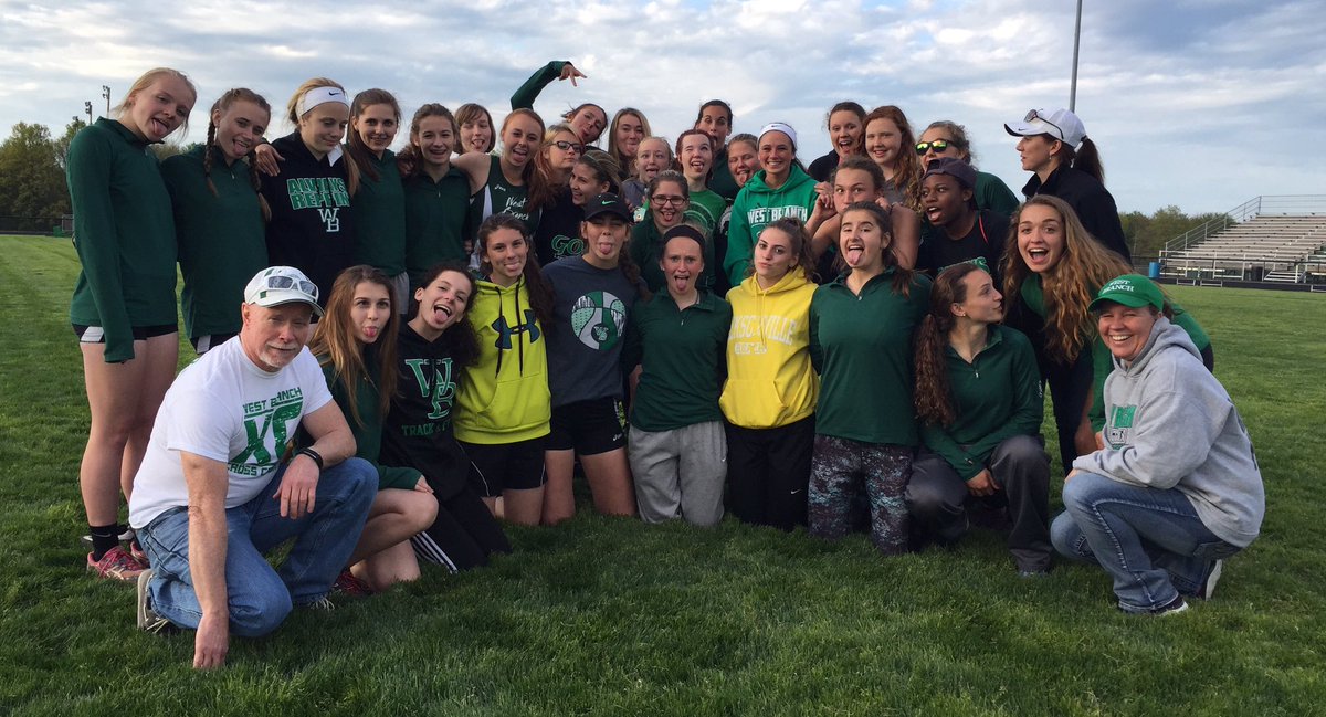 WBCoachWallace's tweet photo. A few pics from Senior Night 2017 💚 https://t.co/5EhbqZ59Bb