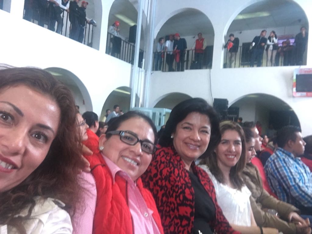 Martha_Hilda's tweet photo. Acompañando al futuro Gobernador @alfredodelmazo, en su debate, en el @PRI_EDOMEX https://t.co/Ye59XWrqIZ