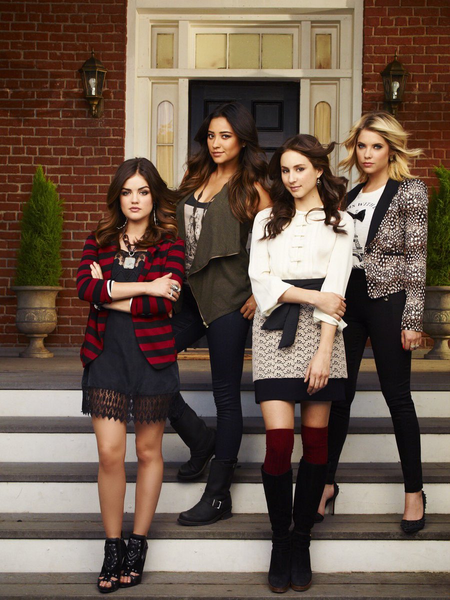 moonstone170's tweet photo. PLL CAST 💛
#prettylittleliars #pllthrowback https://t.co/144RAX9j9P