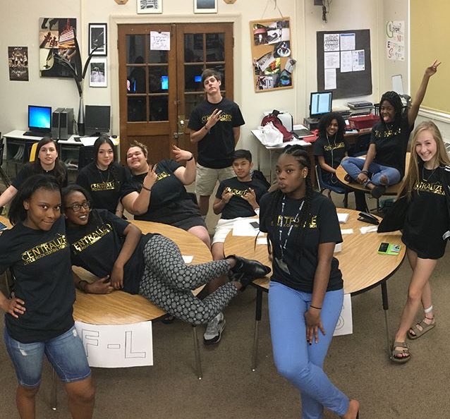 ThePixYearbook's tweet photo. Successful Distribution Day! All the hard work finally paid off, couldn't be more proud🐯 @BalfourYB #Centralized https://t.co/15TJpL8WjZ