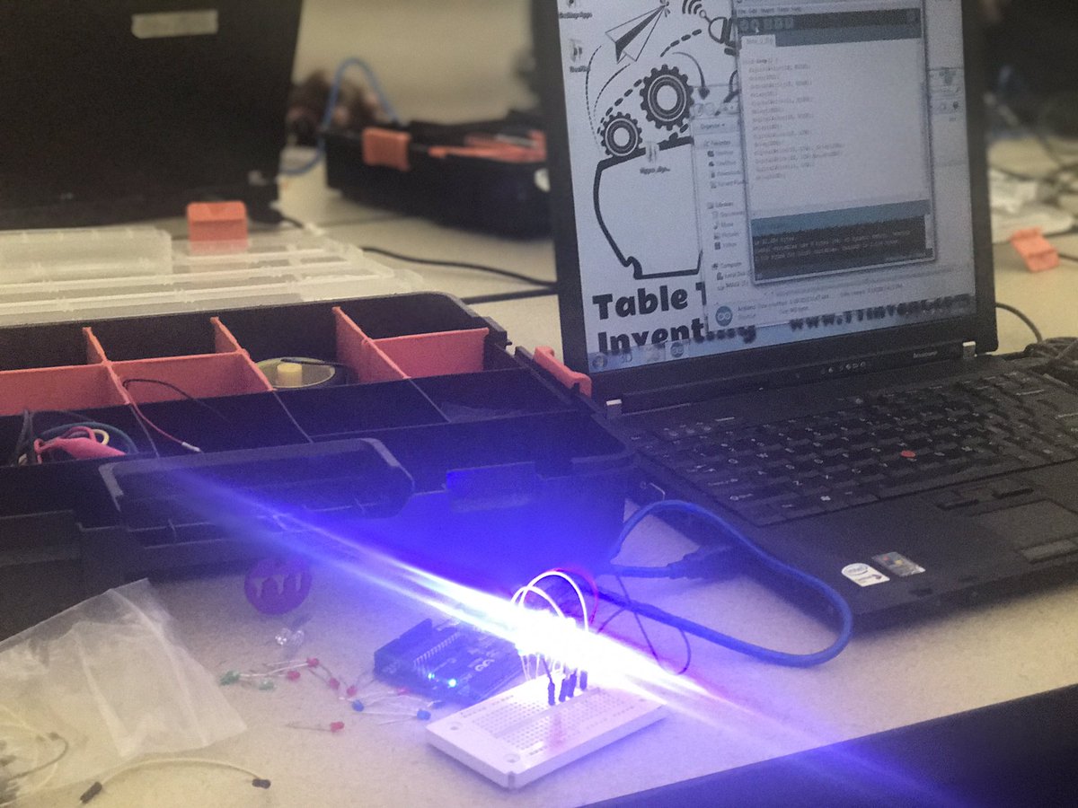 Mares_Amber's tweet photo. Arduino Light Show in class #vvccis101 https://t.co/zCWpm2LHGi