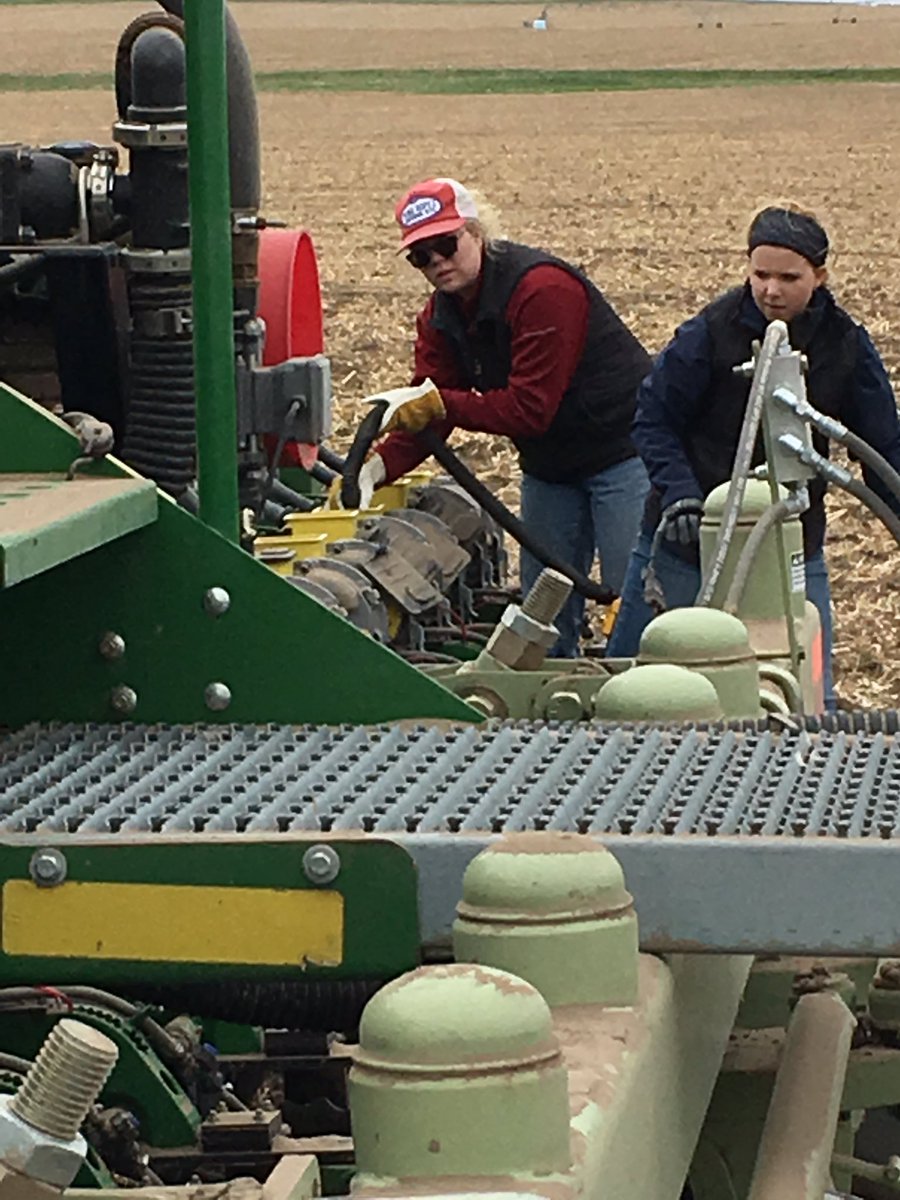 becky537999's tweet photo. The girls planting a @MonsantoCo variety trial today in NE! @SimplotCompany @ChannelSeed @AsgrowDEKALB_NE #plant17 #MyFarmMyYield #intern17 https://t.co/I9nCaVmtrv