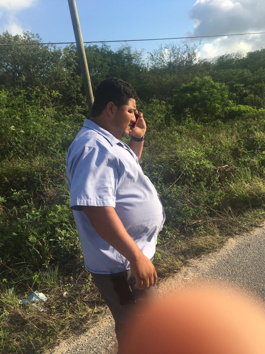 iYoFui's tweet photo. CONDUCTOR IVAN USCANGA DEJA EN COMA A DANIEL LARA CICLISTA EN #playadelcarmen NO SE ESTAN HACIENDO RESPONSABLES POR ESTE DELITO. @Noticaribe https://t.co/iF2xJxKazL