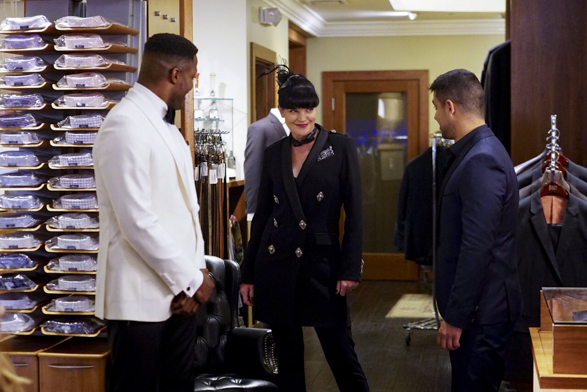 PauleyP's tweet photo. Yup. Abby's in a Tux and Fascinator on #NCIS tonight.
There's a reason :) https://t.co/dO23T8HB42