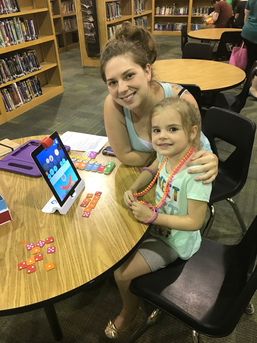 StukeyDana's tweet image. Students become the teachers @vinelandelem #familycodingnight