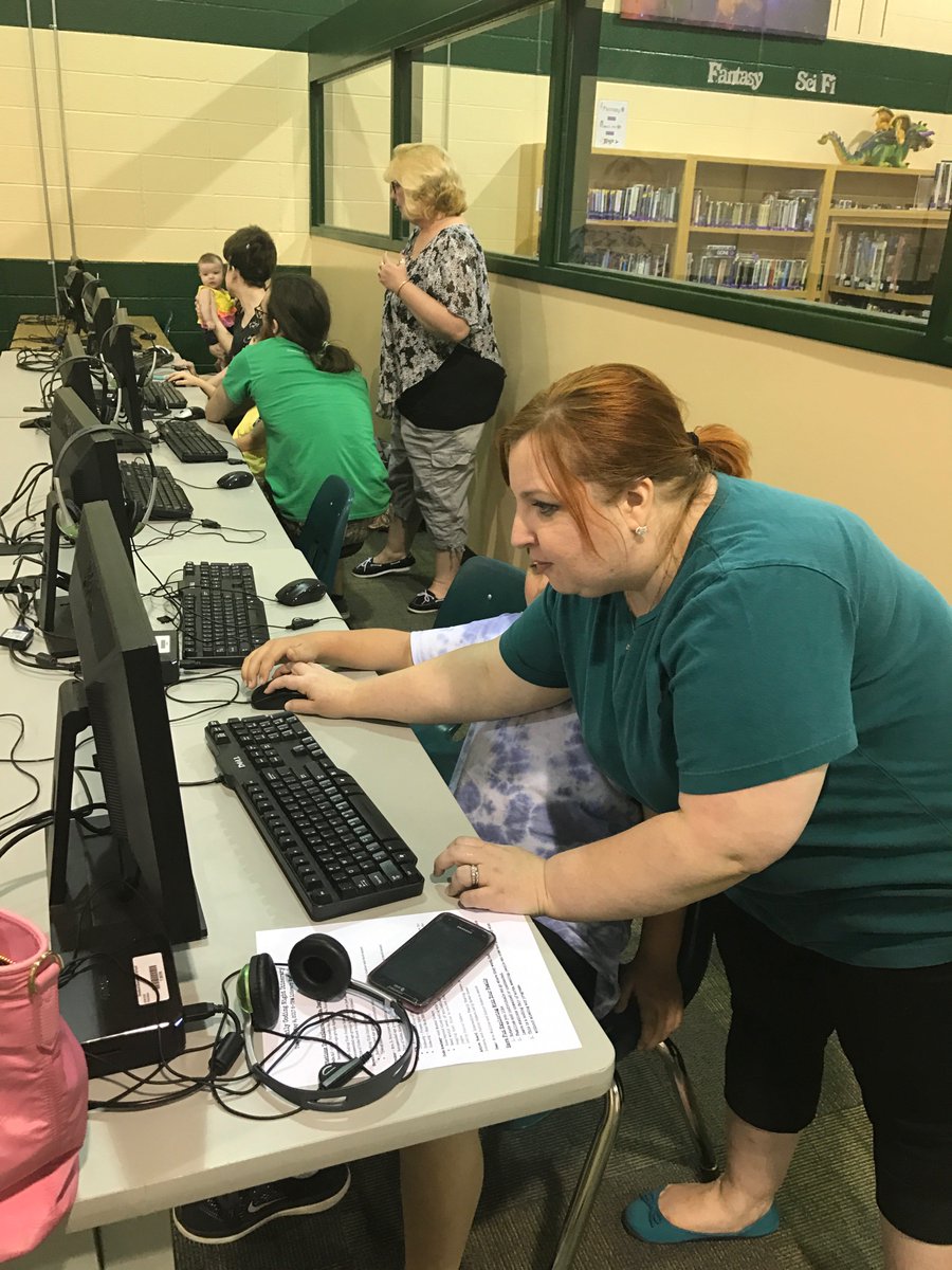 StukeyDana's tweet image. Students become the teachers @vinelandelem #familycodingnight