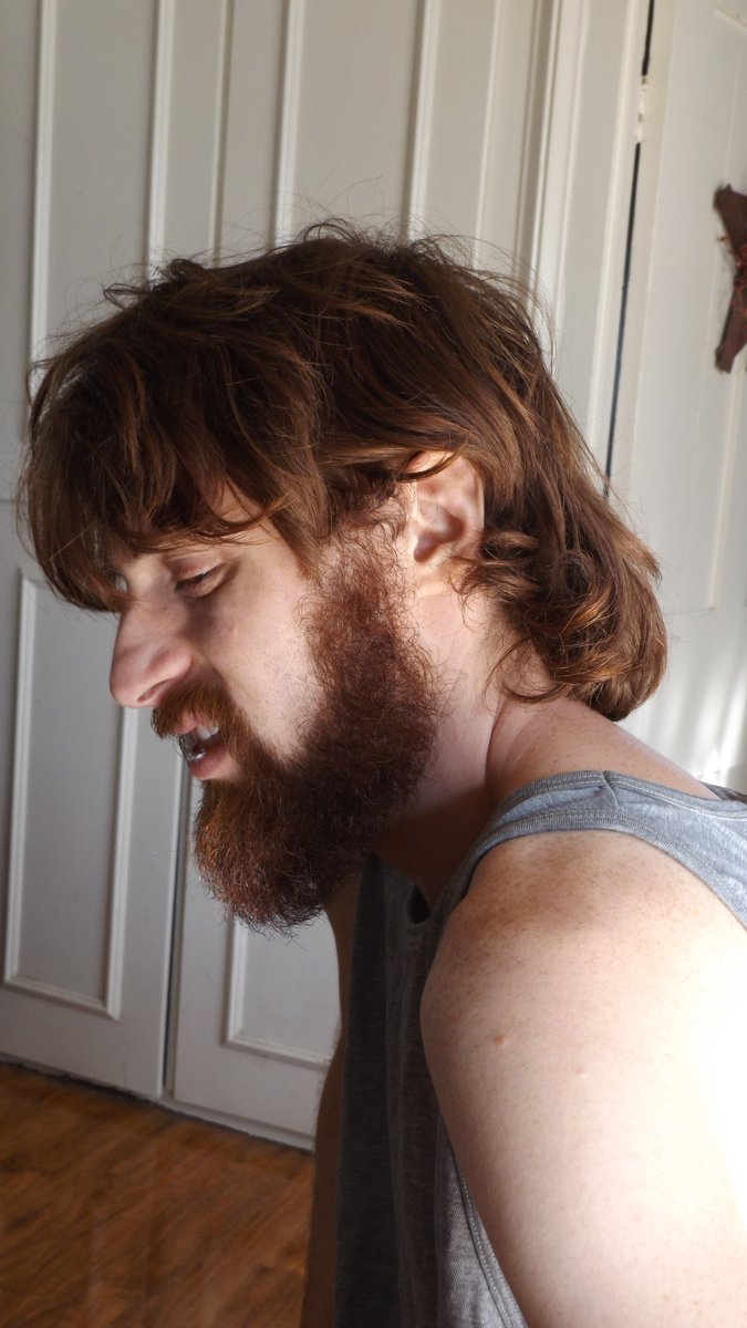 halfFan's tweet image. @rolechecks  I get a hair cut after this pic's my winter coat in canadain winter🤣