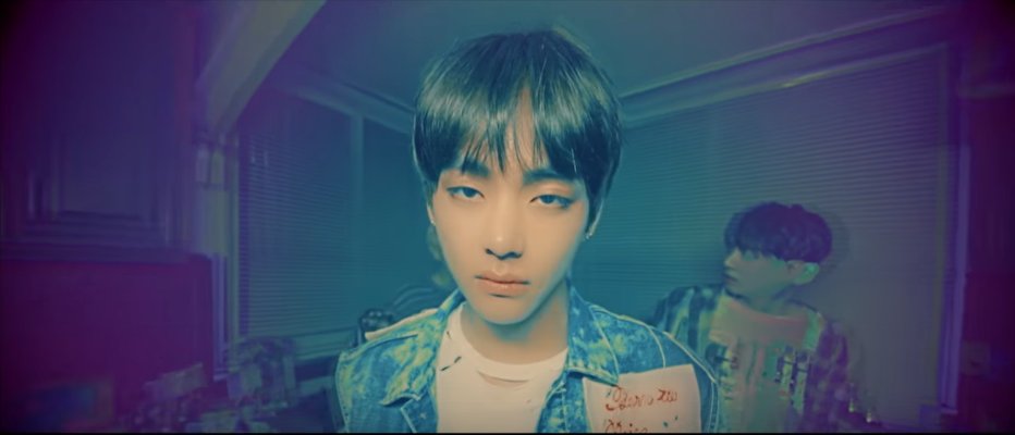 Wu_Li246's tweet photo. ok this pic of v is really cute....WAIT JUNGKOOK....is...wat??...y u walking away from yoongi? dining with the leader and maknae be like.. https://t.co/6iEcWB7YpK