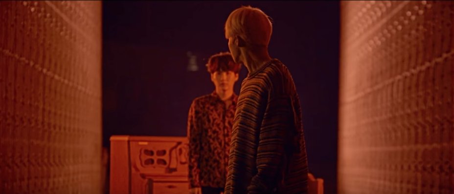 Wu_Li246's tweet photo. ok this pic of v is really cute....WAIT JUNGKOOK....is...wat??...y u walking away from yoongi? dining with the leader and maknae be like.. https://t.co/6iEcWB7YpK