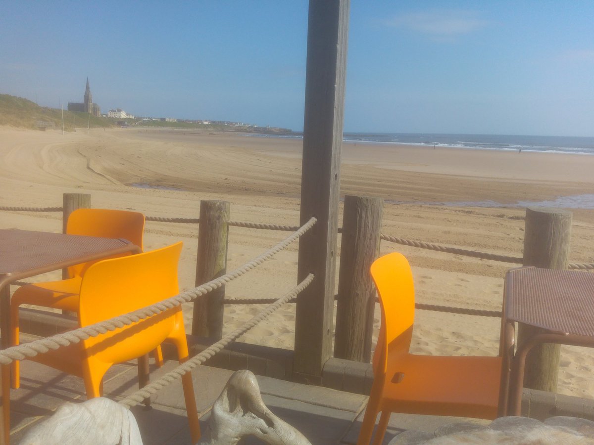 powers_attorney's tweet photo. Loving life in Tynemouth. Coffee and beach, what a fab start to the day #Tynemouth #lastingpowers https://t.co/WGv4MU9GDl