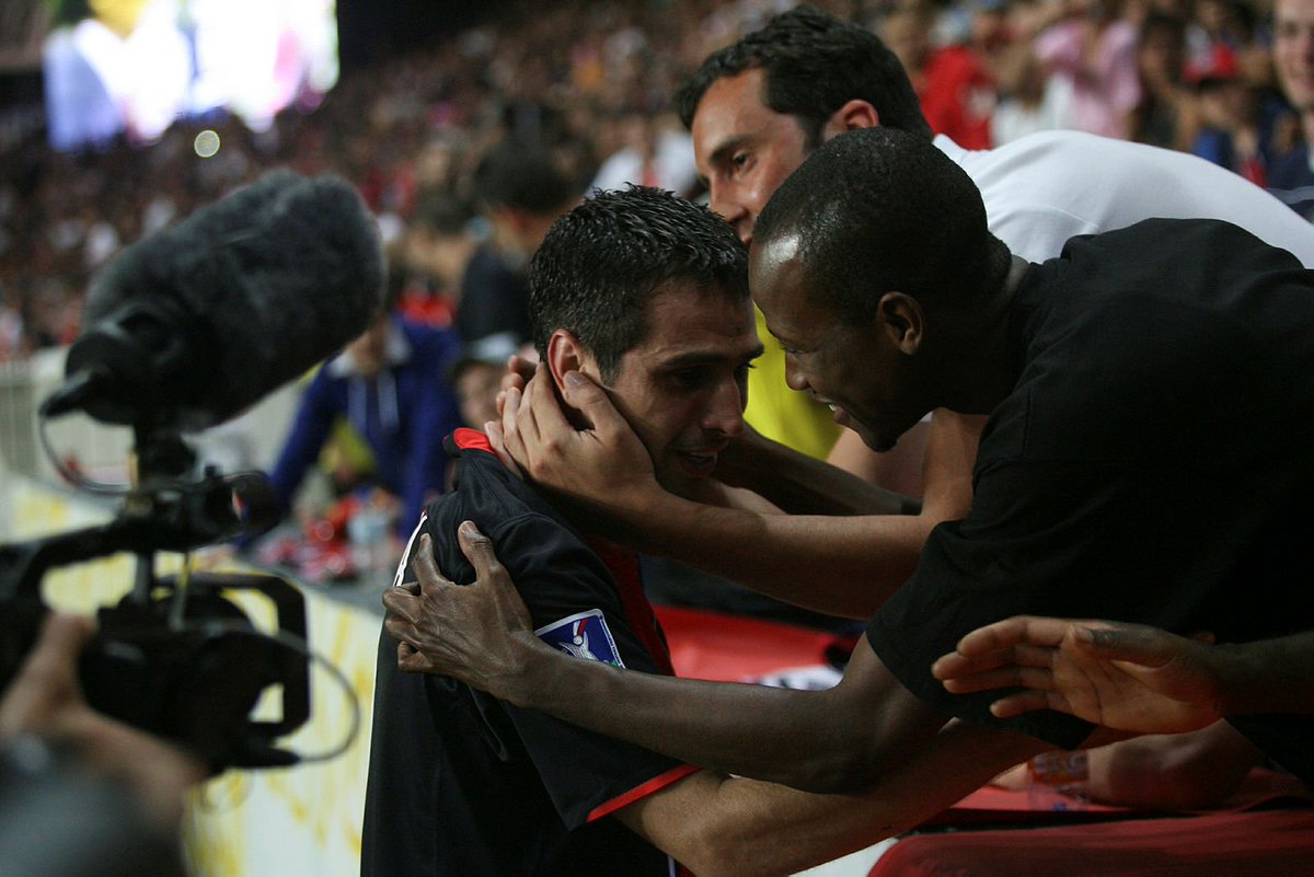 PSG_inside's tweet photo. 10 mai 2️⃣0️⃣0️⃣8️⃣
Les adieux de Pedro Miguel Pauleta au Parc 😥
📷 #PSGmemories https://t.co/OHigQITxYD