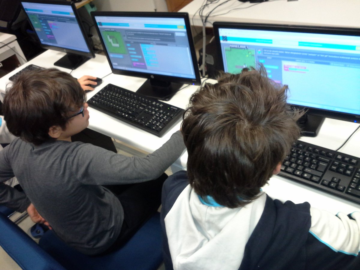 Kodlama şöleni etkinliklerinde Minecraft'ı kodlayan öğrencilerimiz. Bahçelievler... <a href="/metedoganay/">Mete Doğanay</a> @emretr9 #kodlama <a href="/okyanuskoleji/">Okyanus Kolejleri</a> <a href="/codeorg/">Code.org</a>