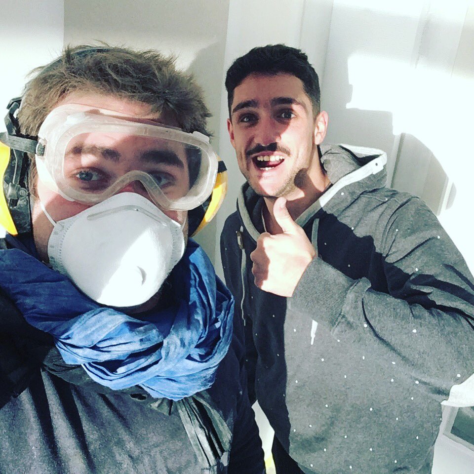 HubGrade's tweet photo. Quand Les associés mettent la main à la patte dans les travaux ☺️des #bureaux #maviedentrepreneur #trouvezlebureau #ovlmd @Bpifrance @Gecina https://t.co/KIcqCKzI4T