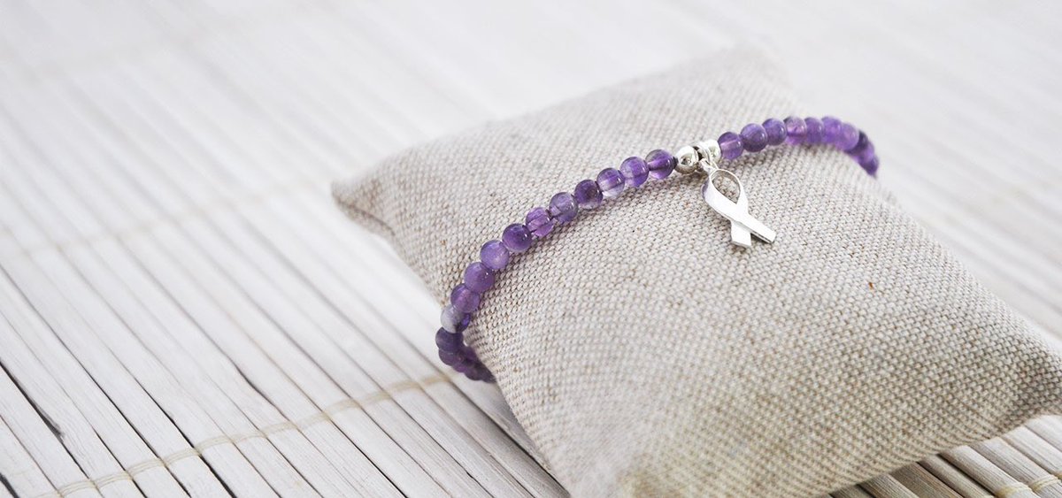 Om de bewustwording van Alzheimer te vergroten hebben we dit amethist armbandje ontwikkeld, te bestellen voor €25 waarvan €5 wordt gedoneerd