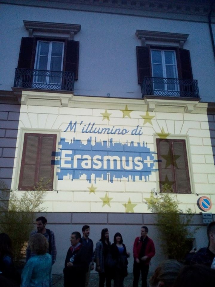 EuroformRFS's tweet photo. La #ProvinciadiCosenza illuminata dal logo @EUErasmusPlus  

#MilluminodErasmus https://t.co/Ml6oGswd4f