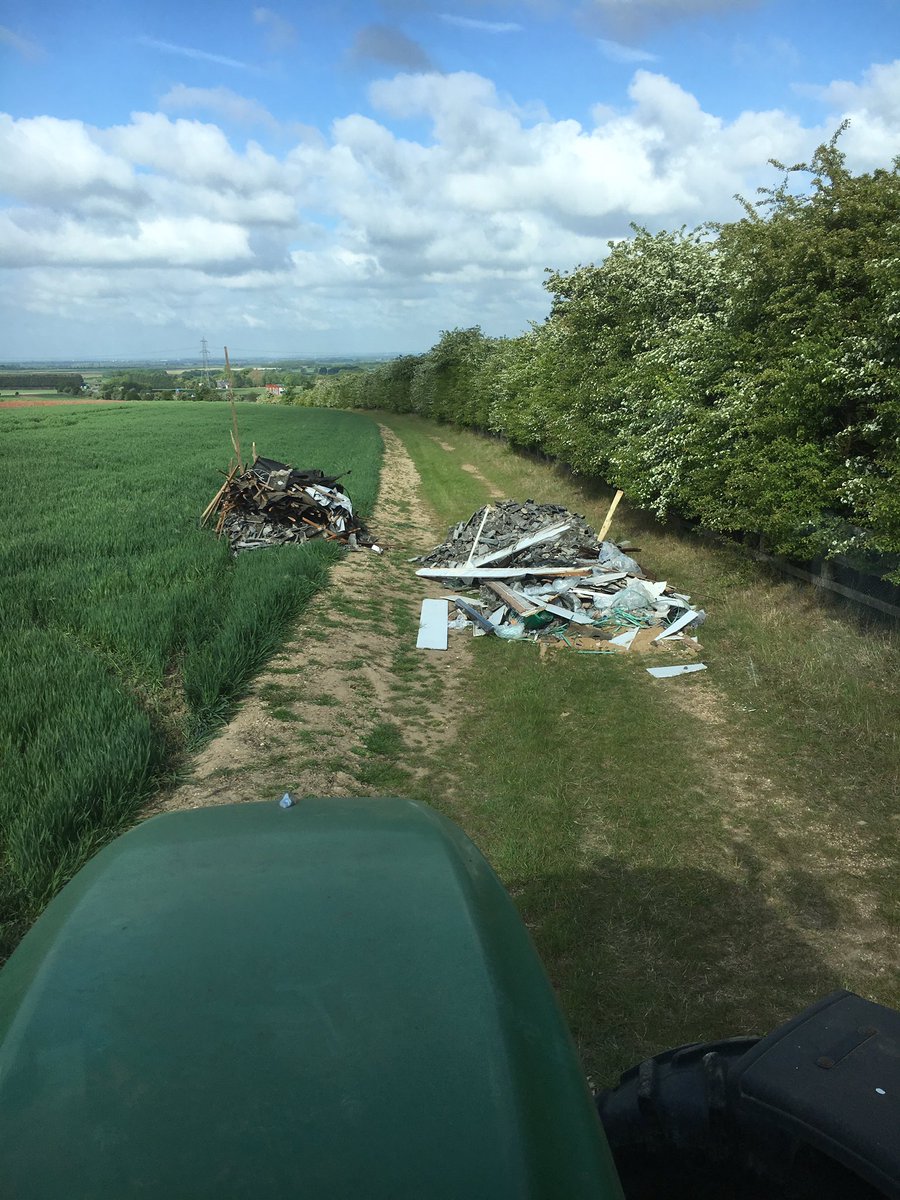 TomExcell1's tweet photo. Go to a field with a #lockedgate and find it's been cut off for this #ruralcrime #waste #needmorepolice #coursing #joyriding #cropdamage https://t.co/6iutNI6a3u