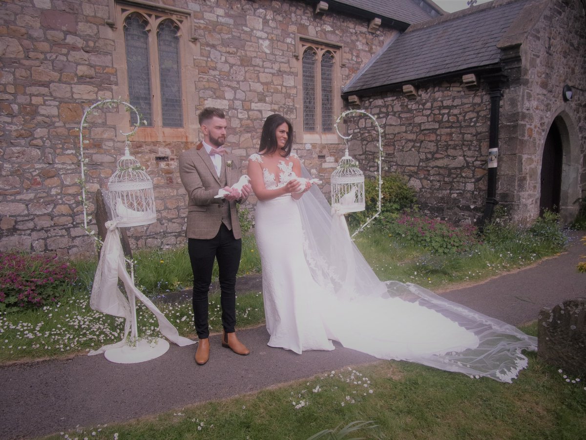 AllDovedUP's tweet photo. We R Proud 2  work as part of a team @fruityrus we have an amazing offer on Book our #Weddingdoves and get 15% off any @fruityrus product 👰🍓 https://t.co/XCnyevgRkR