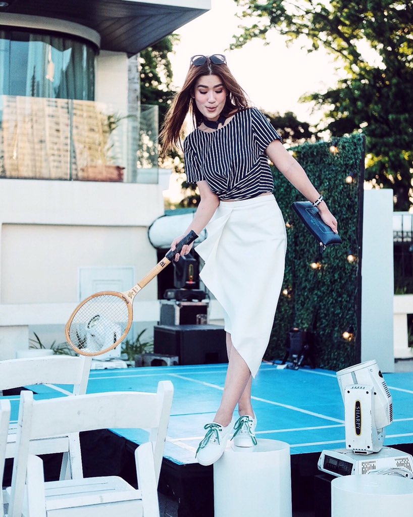 janeenachan's tweet photo. Sometimes, the best thing you can do is to get up, go out, and play! ๐พ๐ #NewCourtClassics
#JCootds outfit details on my IG/FB! ๐๐ https://t.co/dqjFmLTK9z
