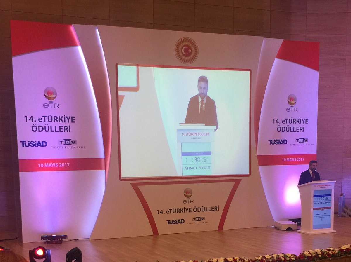 TBMM Başkanvekili  <a href="/AhmetAYDIN_02/">Ahmet AYDIN</a>  #eTRÖdülleri ödül töreninde kürsüde.