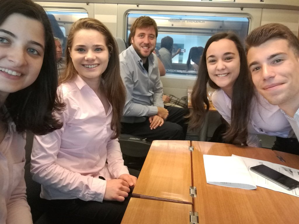 ldgarciach's tweet photo. @vinosViValdi  @GrupoSorolla  de camino a la gran final del #desafíojunior de @ESICEducation @ESICMadrid @ESICValencia https://t.co/xbok5evuAq