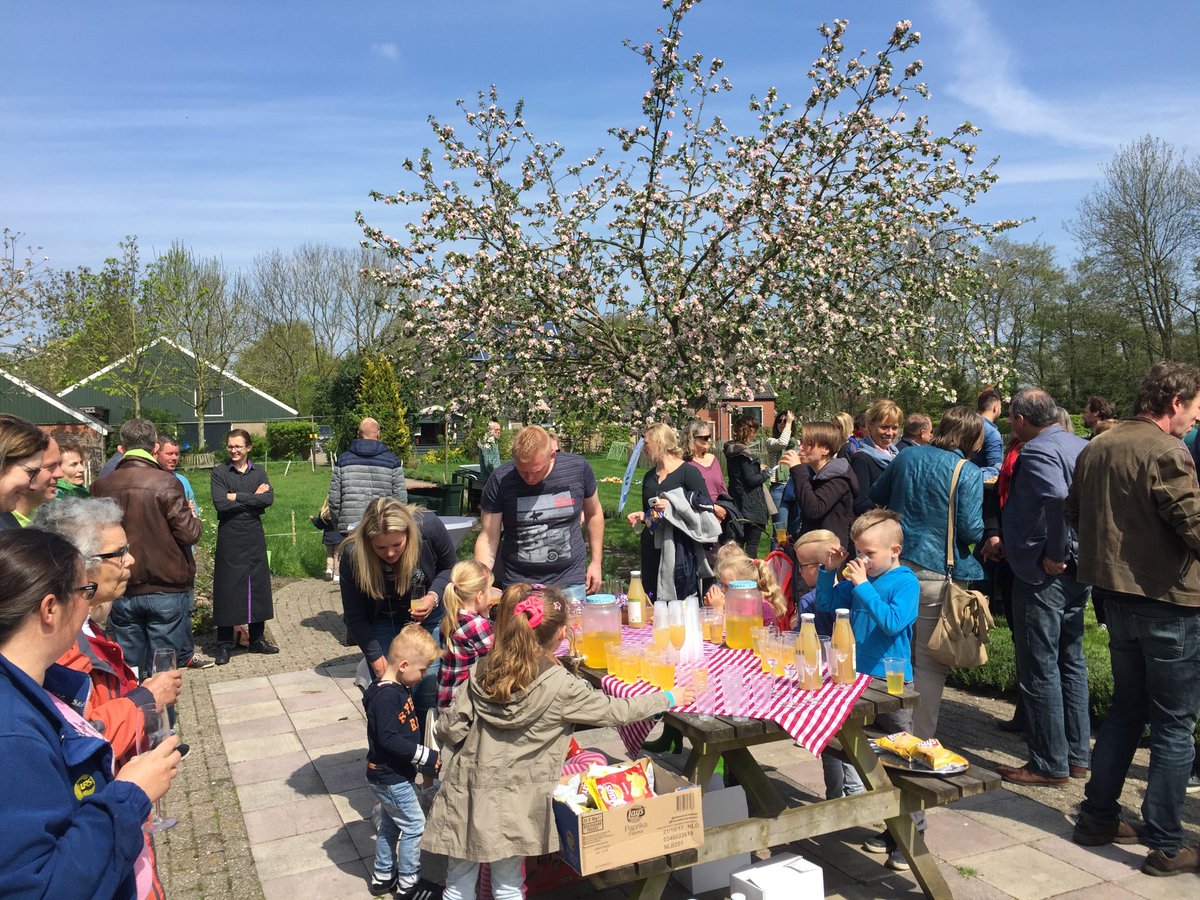 defryskefrucht's tweet photo. Terugblik bloesemfeest zondag 7 mei j.l.: https://t.co/71ZanASfcH @HetSpijshuys @Waldpykpuntcom #fryskefrucht https://t.co/SjwrE5GqIL