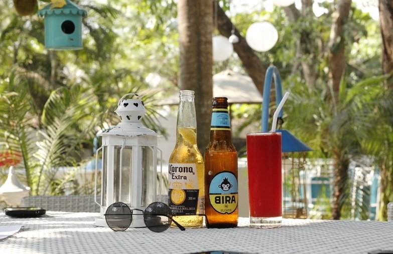 CafeCotinga's tweet photo. Nothing like a cold one to kickstart the weekend. Take your pick from our collection of #drinks. #CafeCotinga #anjuna https://t.co/KwPbk47oNB