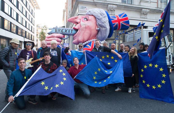 EUflagmafia's tweet photo. #AntiBrexitFloat on tour **see it tonight ** Richmond Terrace 6-9pm @No10Vigil opposite downing St. Get it out on social media. #fightback https://t.co/fxwZQyx20l