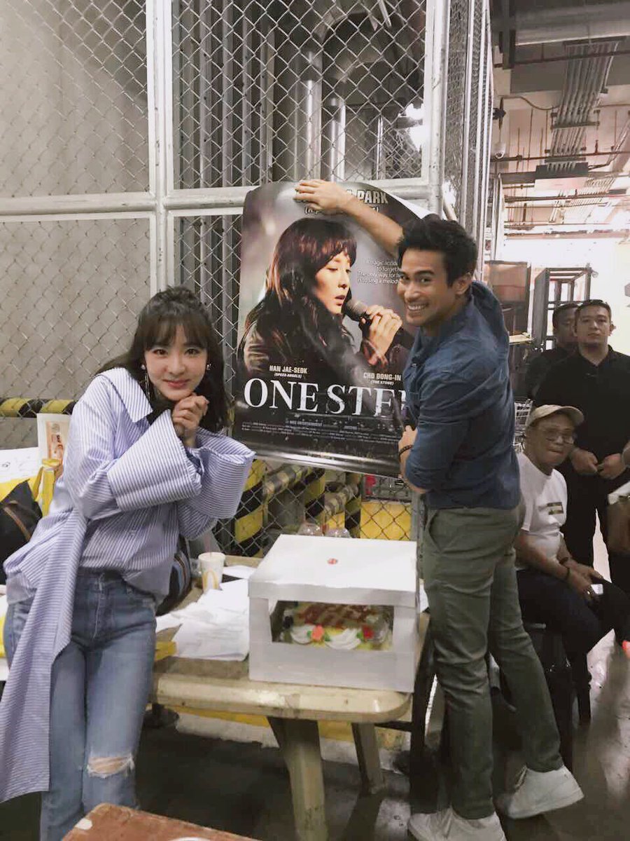 krungy21's tweet photo. One step!!! Showing na!!! Today!!! 😆thanks Sam~ 😀🙏🏻 https://t.co/J6cdqSfrCX