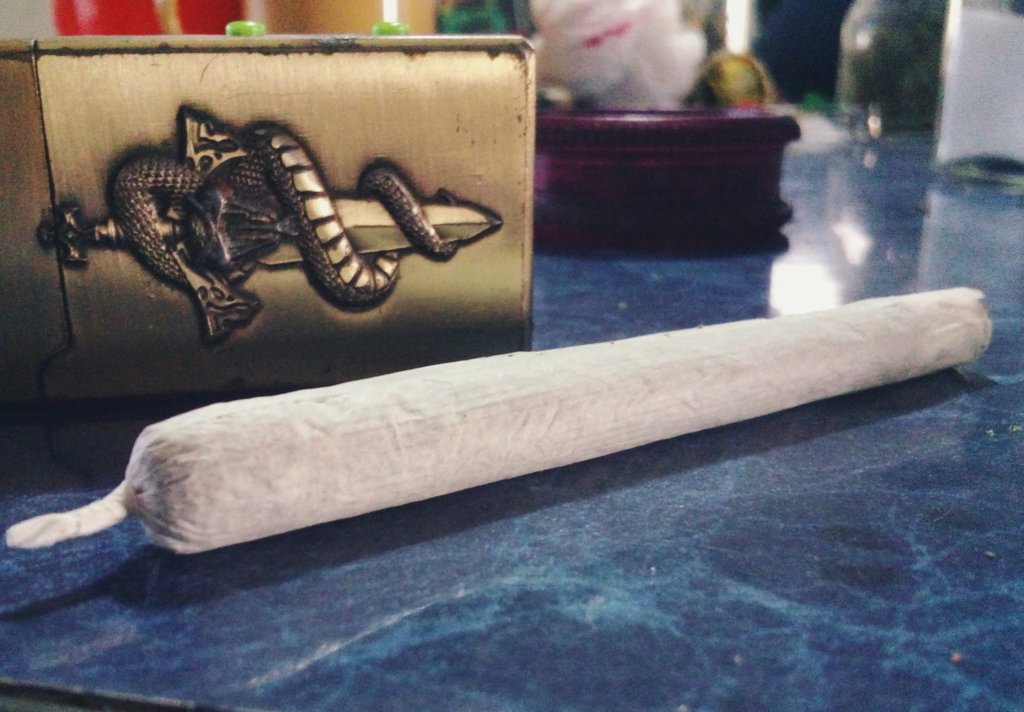 AuroraIndicaxOG's tweet photo. #herb #smoke #weed #blunt #mota #bud #stoner #smokeweedeveryday #joint #spliff #hemp #highlifetuiteros #bestblunt https://t.co/DUrHqyT353