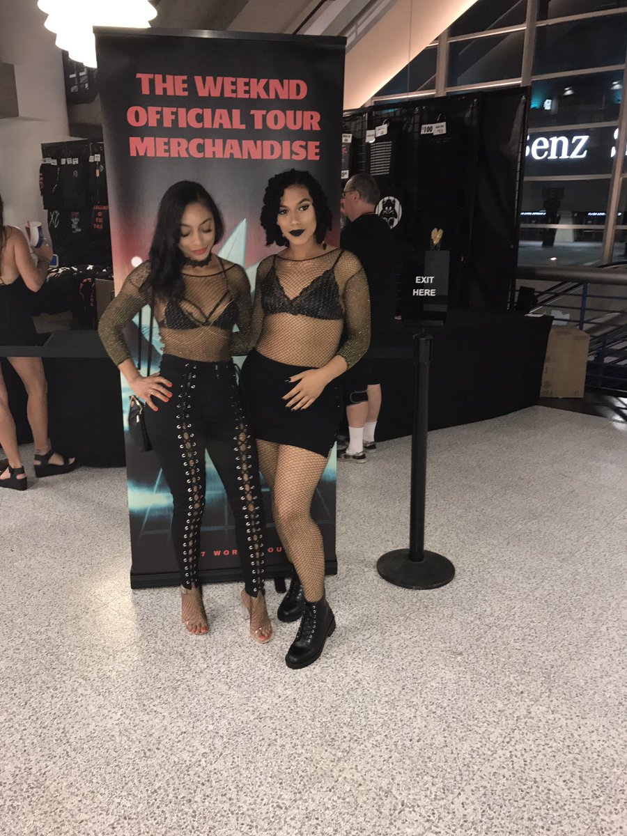 gstax5o4's tweet photo. when I touch down Imma shake shit up! #WeekndConcert 🖤 https://t.co/xlb6V7C0C3