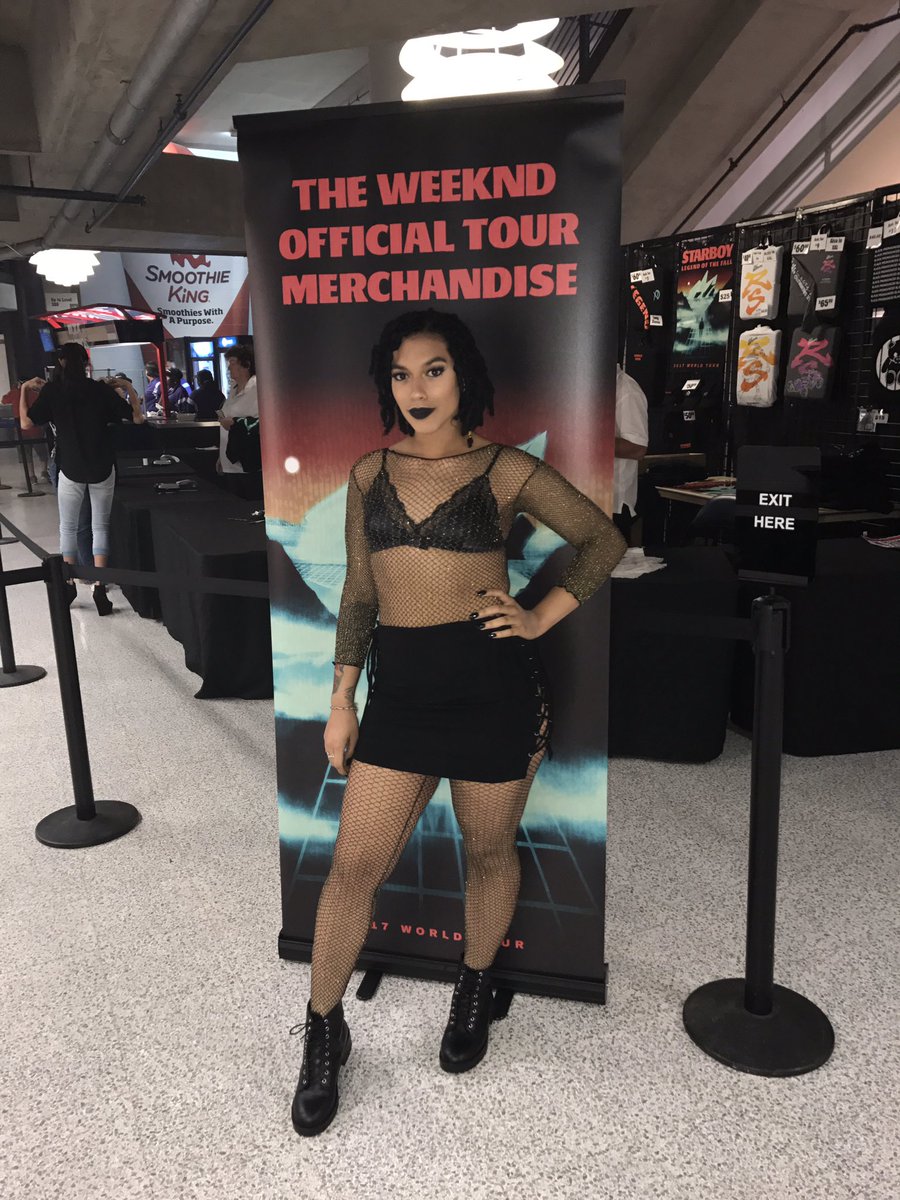 gstax5o4's tweet photo. when I touch down Imma shake shit up! #WeekndConcert 🖤 https://t.co/xlb6V7C0C3