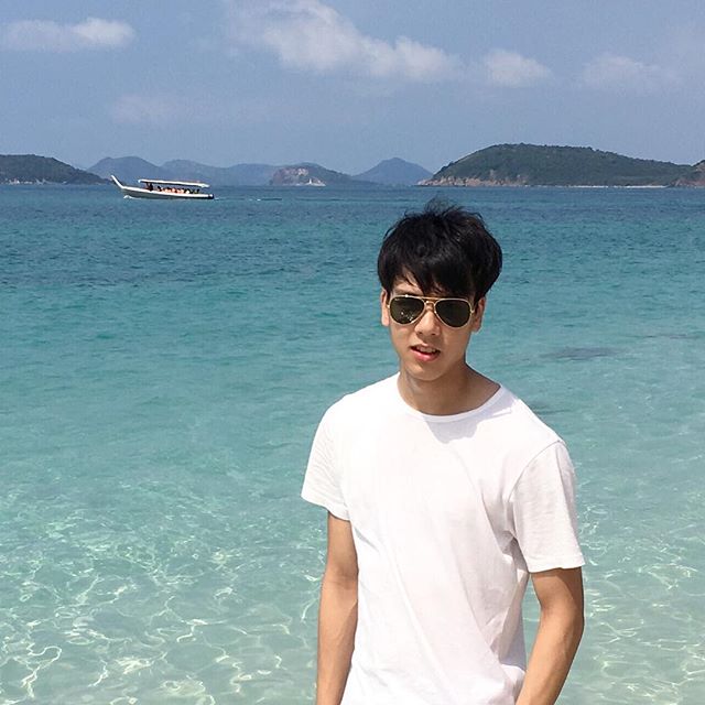 Tankwinka's tweet photo. คนที่ไปเที่ยวทะเลจะมี 2 แบบ
เล่นน้ำ Vs ถ่ายรูปเฉยๆ😂
#คิดถึงแหละ #เกรทพอร์ช #TUSexyBoy #chulacuteboy https://t.co/HbecRomff4