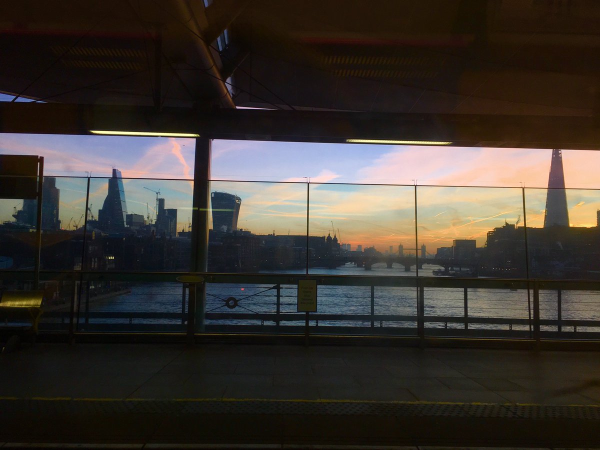 IthacaNGO's tweet photo. London looking sensational for #JDHorizons this morning. https://t.co/lklNwxS9XM