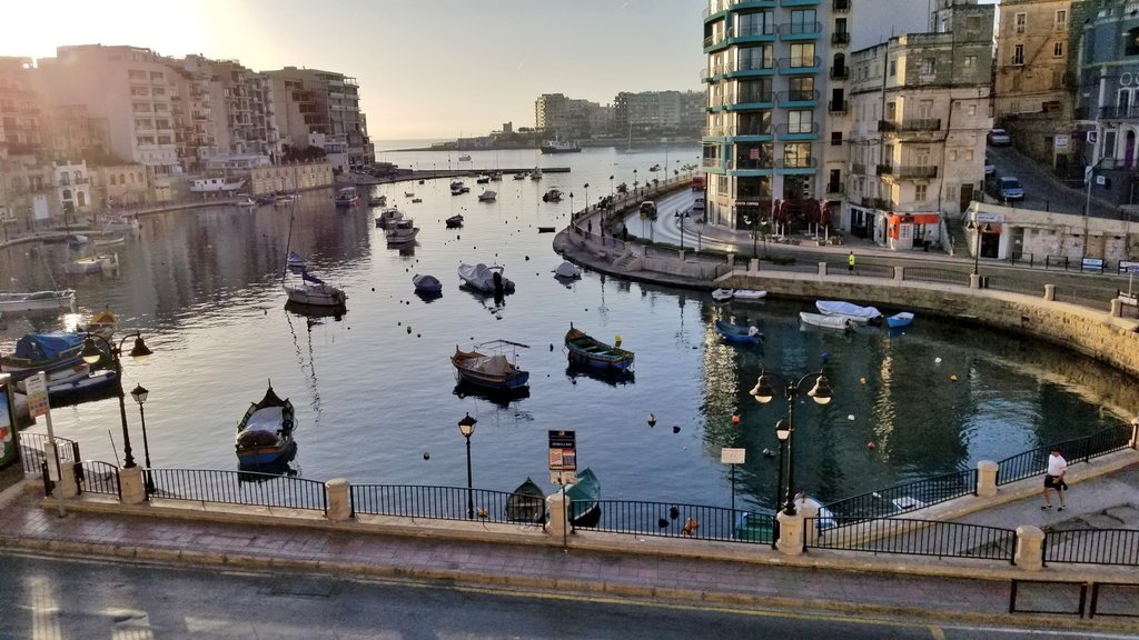 wareFLO's tweet photo. Love the old fashioned balconies right on the water! #eHealthWeek ⚡🏥📅 #Malta 🇲🇹 but enuf gawking #MustFindCOFFEE! https://t.co/oSDmU58K5Z