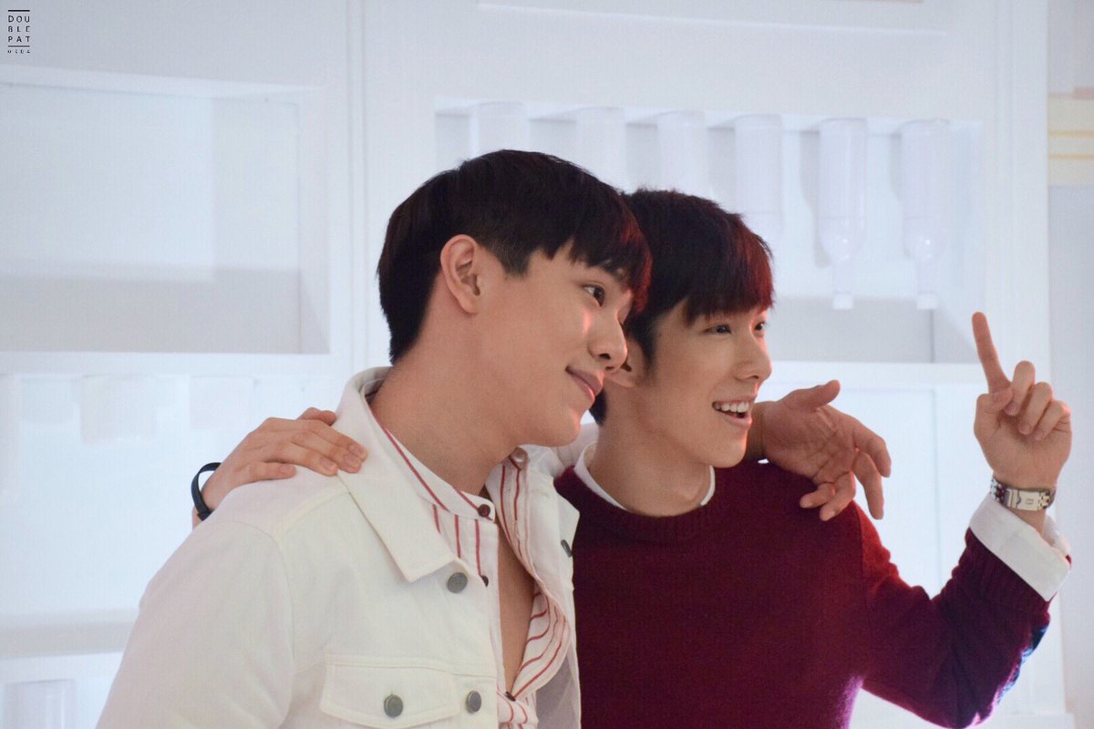 DoublePAT_0304's tweet photo. {HQ} 170510 Siam Center #MagnumRedvelvet 

ขยันสร้างเรือผีจังค่ะคุณ😭😭😭 #เกรทโจ #kavinkvp #grtsp 
@kavinpat_t @MisterGrtsp https://t.co/y2KRhxAhoa