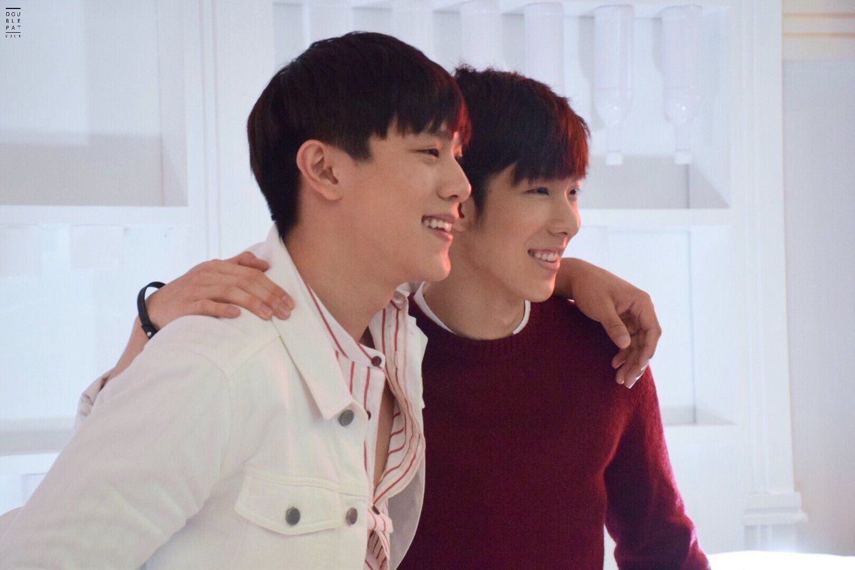 DoublePAT_0304's tweet photo. {HQ} 170510 Siam Center #MagnumRedvelvet 

ขยันสร้างเรือผีจังค่ะคุณ😭😭😭 #เกรทโจ #kavinkvp #grtsp 
@kavinpat_t @MisterGrtsp https://t.co/y2KRhxAhoa