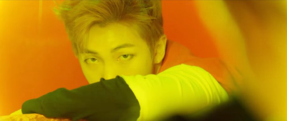 Wu_Li246's tweet photo. how does he make eating an apple so handsome? THAT STARE! being forced to drink be like...jhope...new king of the world 😁👑👑 @BTS_twt 🍎🍹🍸🥂 https://t.co/XdKp9Szb8z