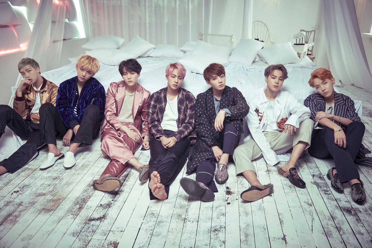 PM34867966's tweet photo. It's official. @bts_bighit will walk the red carpet at the #BBMAs for the first time... https://t.co/8IIsi6dmxK by #wOw_YTK via @c0nvey https://t.co/SXdqamcD0W