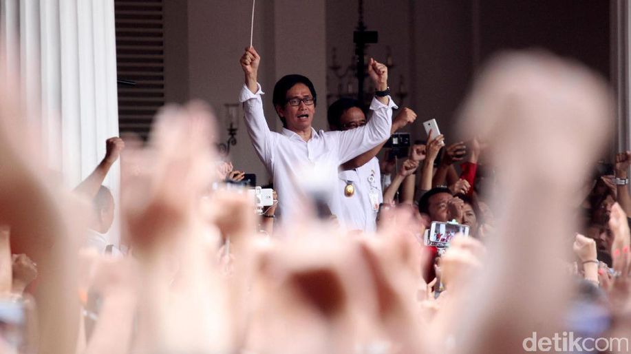 detikcom's tweet photo. Addie MS Konser di Balkot: Saya Prihatin Pada Kasus Ahok https://t.co/lpEyoLs9iG https://t.co/hAVusMfWgd