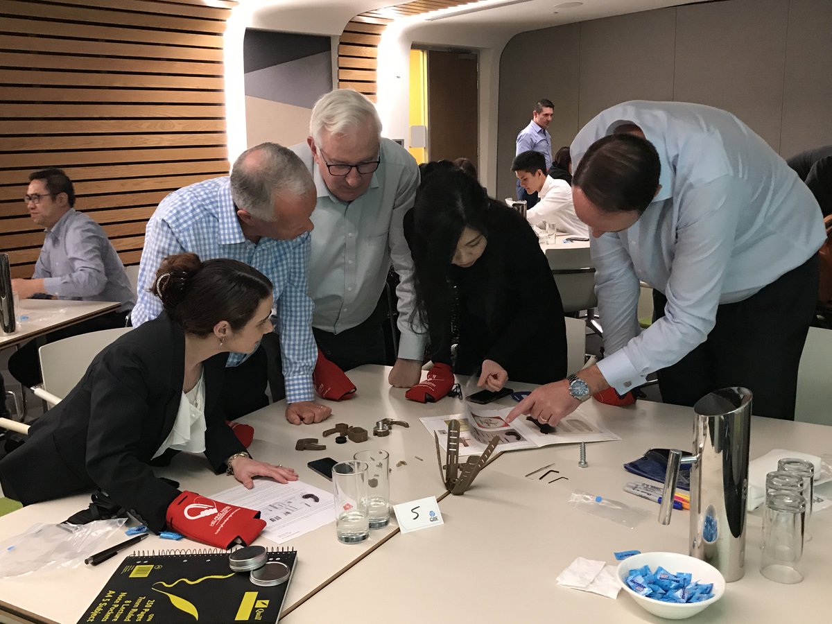 Matt79h's tweet photo. For the 2nd week in a row are with @QBE again today. In 2 weeks this amazing group of people has made 24 hands #helpinghands #bethechange https://t.co/3rFY4Q4dRt