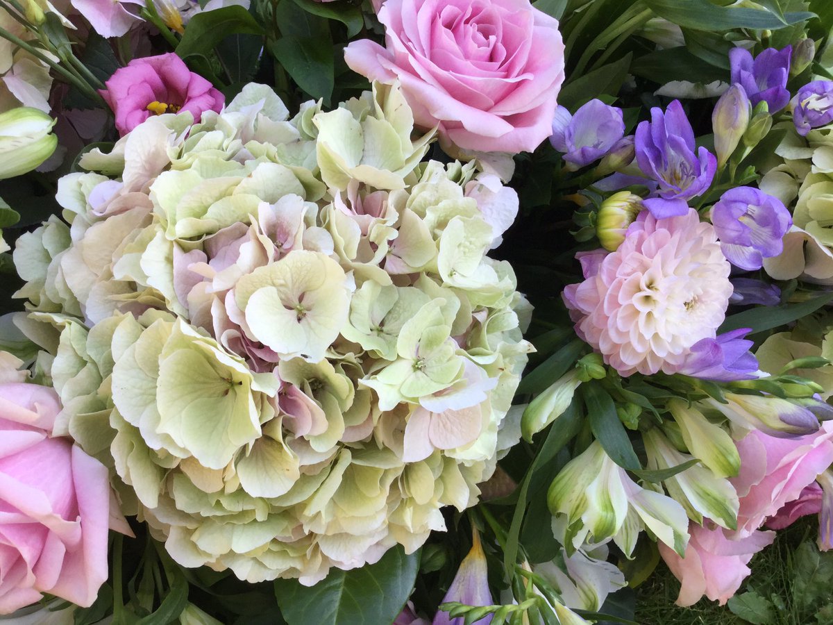 CambridgeFlower's tweet photo. Don't forget that International Mothers Day is May 14th! #sunday14th #InternationalMothersDay https://t.co/1HpuJJtyNv